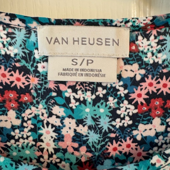 Van Heusen floral print blouse, size small - Picture 2 of 5